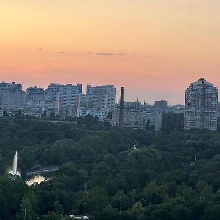 Apartments On Marshala Govorova Odesa Exterior photo