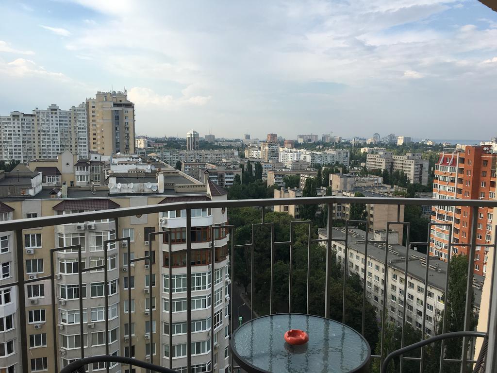 Apartments On Marshala Govorova Odesa Exterior photo